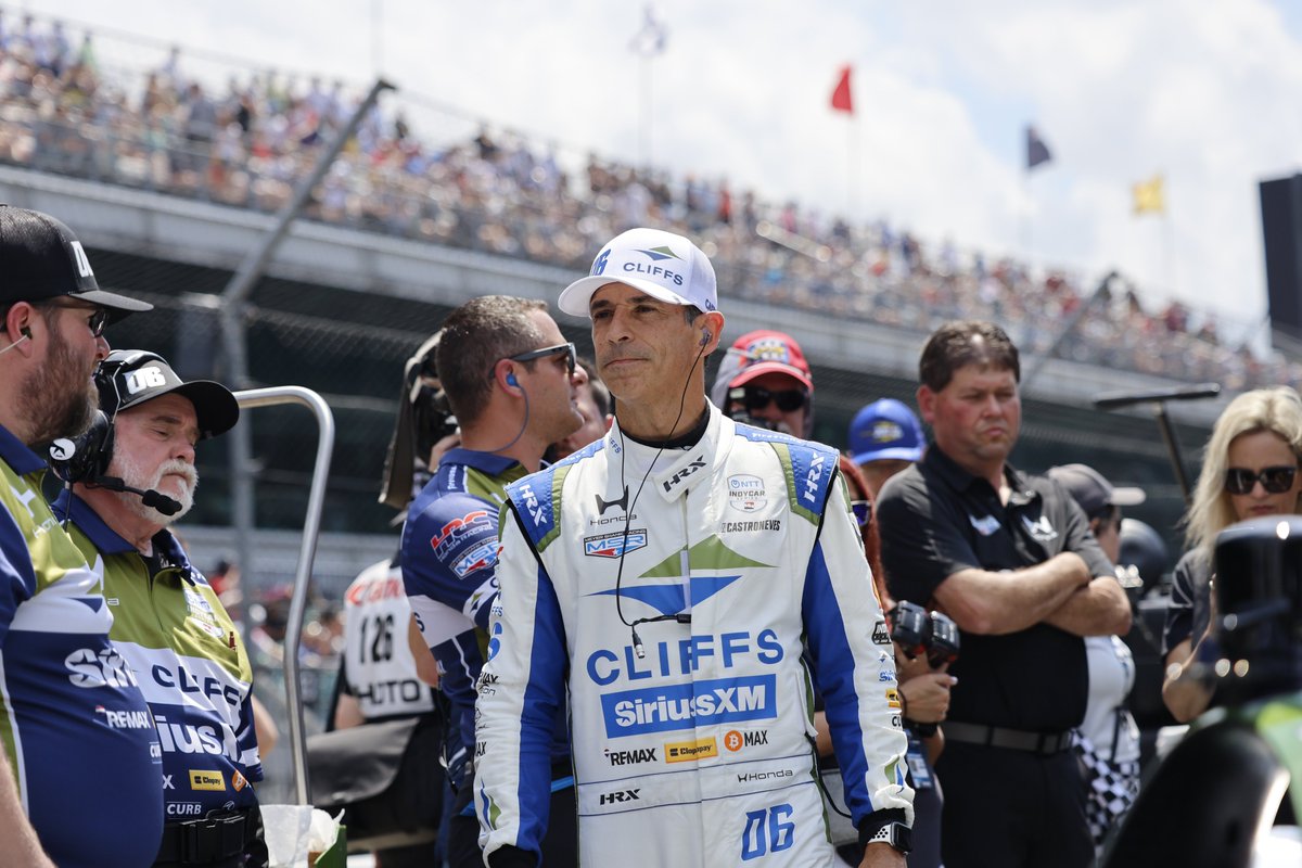 IMS's tweet photo. By completing  Lap 112, Helio Castroneves has surpassed A.J. Foyt for the all-time  miles completed record at the #Indy500 presented by @GainbridgeLife.

Congratulations, @h3lio! 👏 https://t.co/OfQOjDeevs