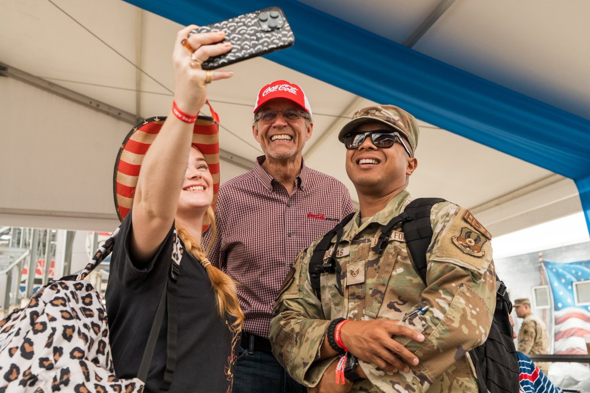 kylepetty's tweet photo. What an incredible afternoon spending time with the Gold Star Families today at Charlotte Motor Speedway. It’s amazing that the Coca-Cola 600 has become the largest Memorial Day celebration in the country! A huge thank you to all the families that sacrificed so much 🇺🇸 https://t.co/KL0KZFrfr2