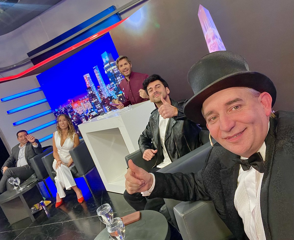 MAGOSINDIENTES's tweet photo. Hoy nuevamente en Vivo por #CronicaTV a las 20hs. Los esperamos con este equipazo !!!! https://t.co/eTC4QA2yC0