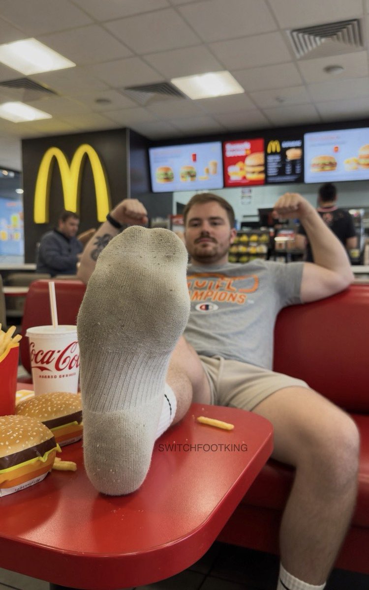 SwitchFootKing's tweet photo. you want the feet or the fries? 😜 https://t.co/VrVBUg6JZp