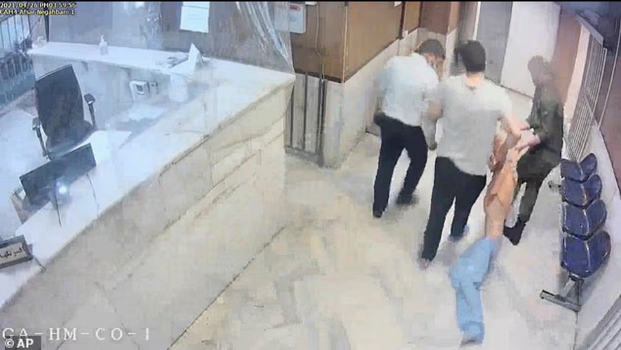 isaacrrr7's tweet photo. 🔴 Irán 🇮🇷 | NUNCA OLVIDES EL TERROR
Enfermeras violadas y torturadas por atender a manifestantes.

Dos mujeres fueron violadas en grupo y torturadas por la Guardia Revolucionaria tras haber ayudado a personas heridas en enero.

Una mujer perdió parte del intestino, es posible que tengan que extirparle el útero y suplicó que la dejaran morir.
El otro sufrió la misma suerte.