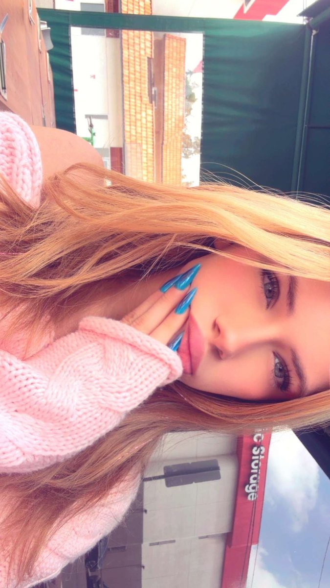 itsallabby's tweet photo. Who’s sending to see my nails? I just got a fresh set https://t.co/4LMMXaMmb7