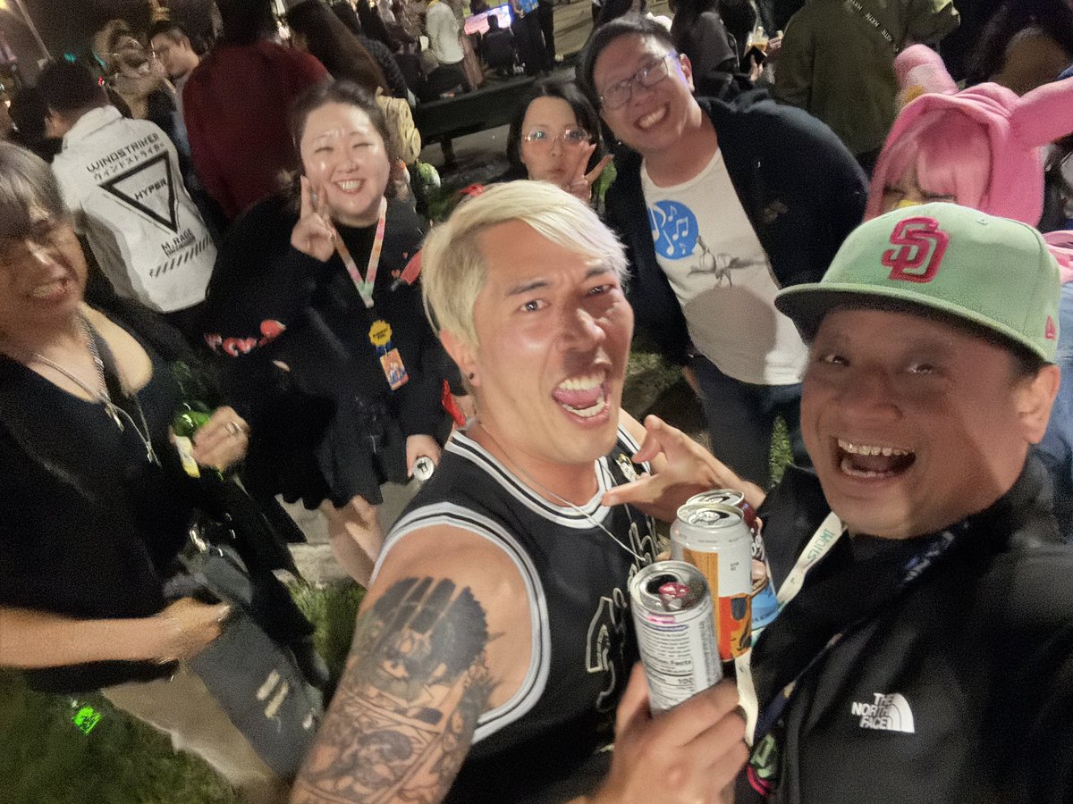 ImCaptainBrian's tweet photo. Friends last night 😛 https://t.co/wK1qbXuO3o
