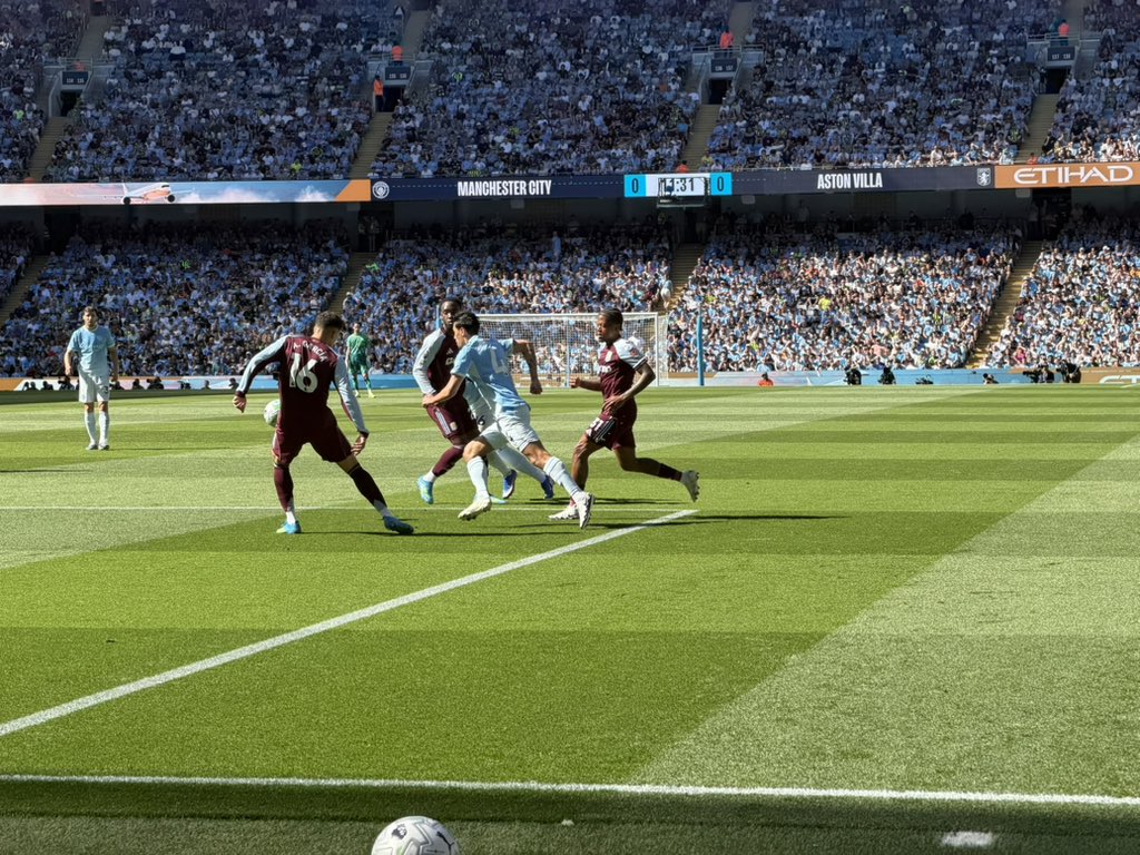 AvfcMozza92's tweet photo. What a fabulous final day of the season that was with our B team against Pep’s City. 4th place, winning the Europa League and playing Champions League football next season under strict circumstances is insanely impressive. Thank you Unai Emery!! 👑🟣🔵 #AVFC https://t.co/kLduULuZXw