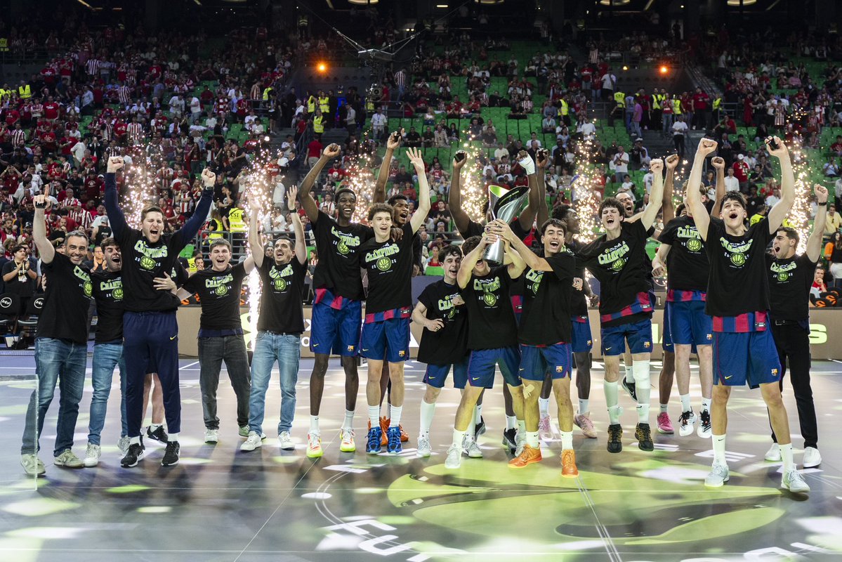 FCBbasket's tweet photo. 🏆 𝗦𝗢𝗠 𝗖𝗔𝗠𝗣𝗜𝗢𝗡𝐒 𝗗❜𝗘𝗨𝗥𝗢𝗣𝐀 𝐉𝐔𝐍𝐈𝐎𝐑 🏆

💙❤️ https://t.co/cdZEOzZD4f