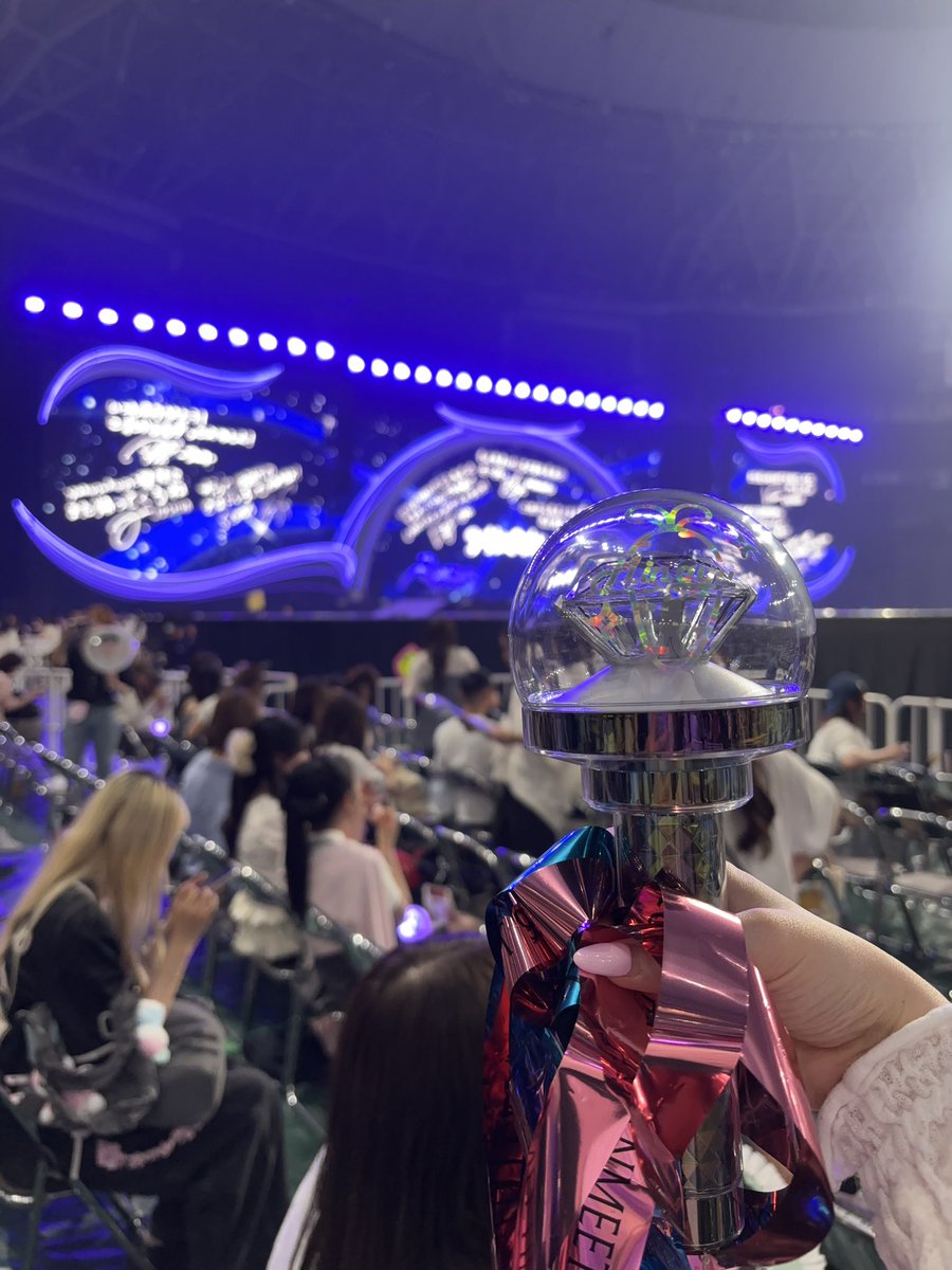 m__2Ose's tweet photo. 260524
めっちゃ近くてとくにギュソクペンは大優勝のお席でした🫪
2年後にまた13人で会おうってYAKUSOKUしてくれたから絶対会いに行く‼️
それまでしっかりお金貯めるぞおお(ง •̀_•́)ง https://t.co/gzwu1xCg2i