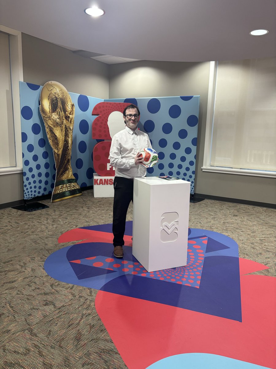 Bndar770's tweet photo. يشرفني اختياري من قبل FIFA كأحد سفراء مدينة كانساس سيتي ضمن فعاليات كأس العالم 🇺🇸⚽️

متحمس لتجربة جديدة وفريدة في كأس العالم🌍

كانسس سيتي ستكون مقرًا لمنتخبات الأرجنتين،انجلترا،هولندا. 

#كأس_العالم
#مونديال_2026
#فيفا
#كرة_القدم
#السعودية https://t.co/JEnXdA4DKE
