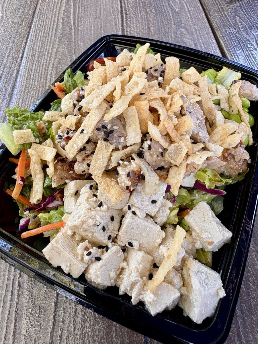 BuffDisneyBuff's tweet photo. Chicken Ginger - Sesame Tofu Salad at Aunt Cass Cafe. On a hot day, it was refreshing and hit the spot. Surprised me how much I enjoyed it.  DisneyBuff Rating 8/10.  #Disneyland #DisneylandResort #Disney #DCA #DisneyCaliforniaAdventure #MagicKey #DisneyEats #DisneyFoodie #BuffDisneyBuff #Disneylandupdate #auntcasscafe #Sanfransokyo