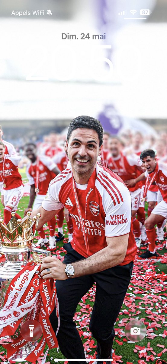 Mikou1983's tweet photo. @Arsenal_FRA Euh, lequel choisir ?? 🤣🤣🤣 https://t.co/jzjP7Mp1pT