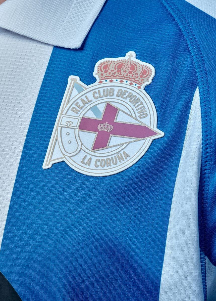 CesarRayano's tweet photo. O escudo e as cores ⬜🟦 que sempre levo gardado no meu corazón ❤️ non importa cantas voltas e xiros dea a vida, serás sempre o Deportivo da Coruña.

#Dépor #Deportivo #ACoruña #RiazorBlues #EstamosDeVolta #SentimentoDePrimeira #Galicia #Galiza https://t.co/eCHFJPallp