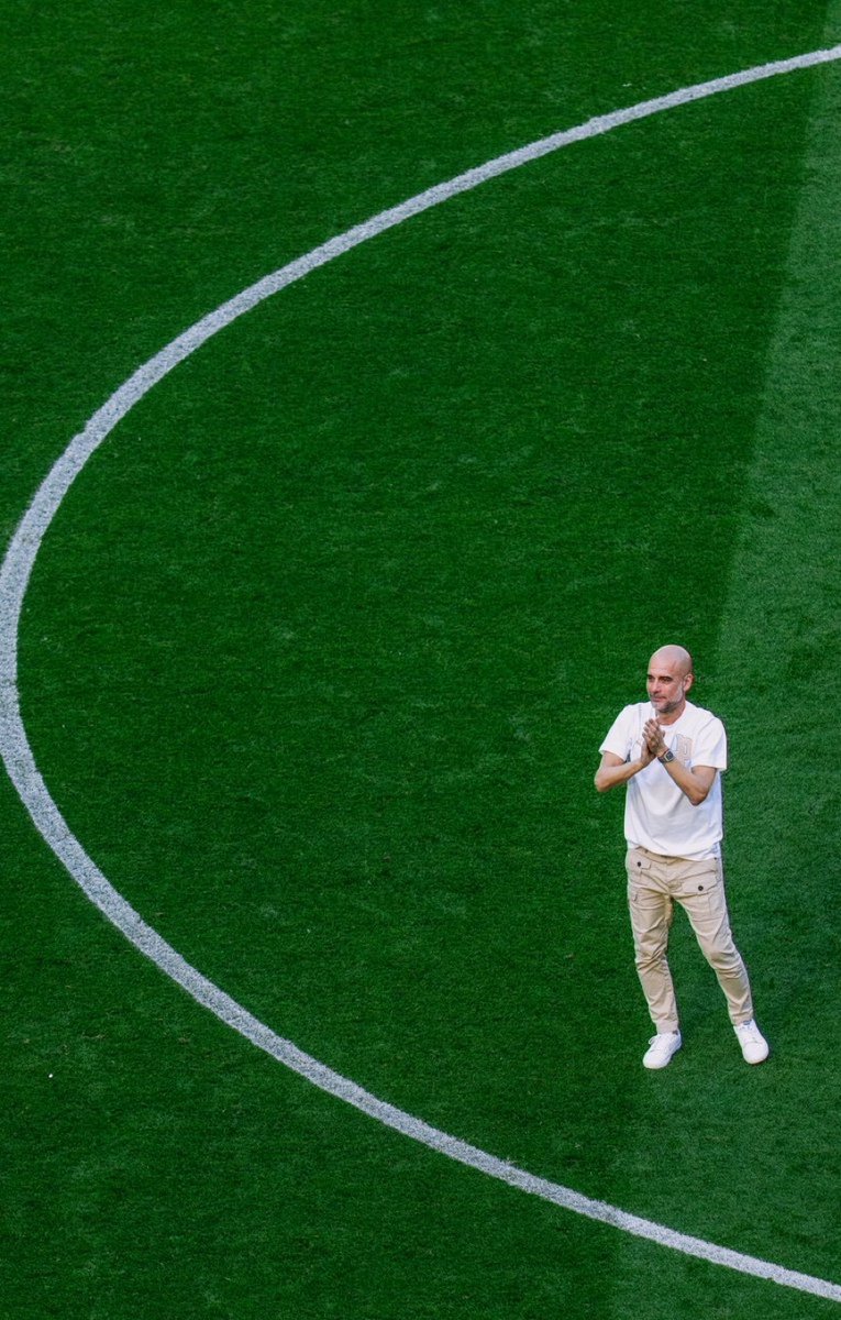 bernardooooV3's tweet photo. Dear Pep,

They doubted you from the very beginning.

They said you couldn’t dominate England, then you went on to win the domestic treble and changed the standards of football in this country forever.

They said you couldn’t do it in Europe without Messi, then you proved them wrong by bringing the Champions League to my club.

You didn’t just win trophies, you gave us identity, belief, memories, and a team we will never forget.

Thank you for everything you’ve done for my club and for football.

Forever grateful, Pep. 🩵🐐