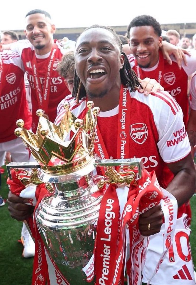 DailyAFC's tweet photo. ❤️ 🏆 https://t.co/cBQasiOiDZ