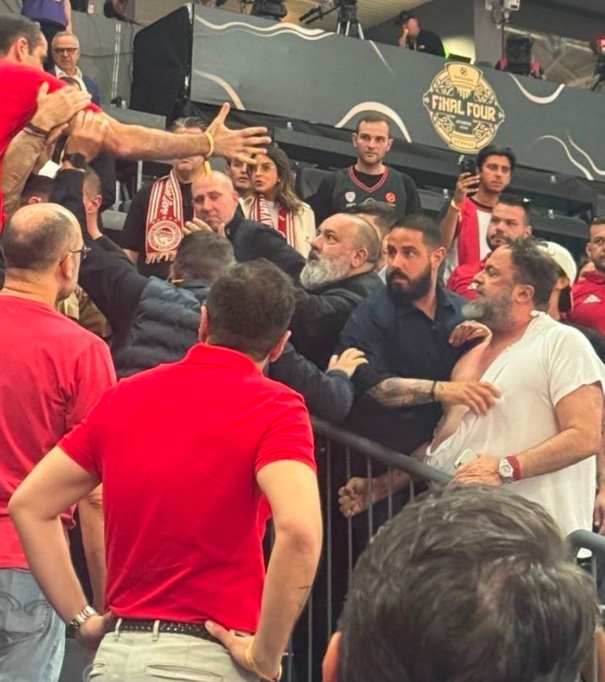 DNiroG13's tweet photo. Owner/drug kingpin/mafioso Marinakis and owner of Olympiakos/Nottingham Forest showing his true colors. Another gangster doing gangster things. #NFFC #Nottinghamforest #olympiacosfc https://t.co/xGQQ3HyOZY