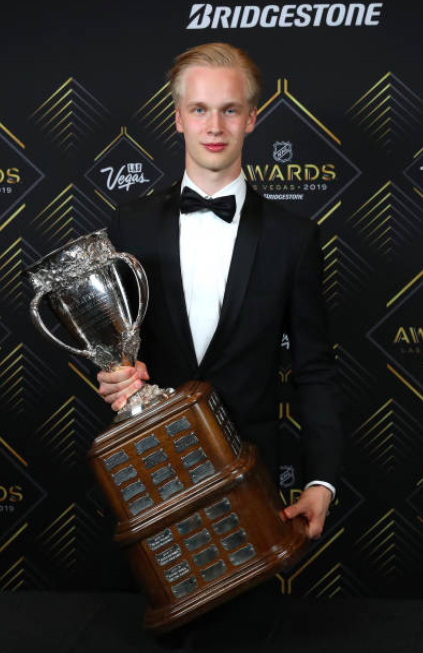 mikecommito's tweet photo. On this day in 2019, Elias Pettersson won the Calder Trophy #Hockey365 #Canucks https://t.co/XCIbB5Sb36