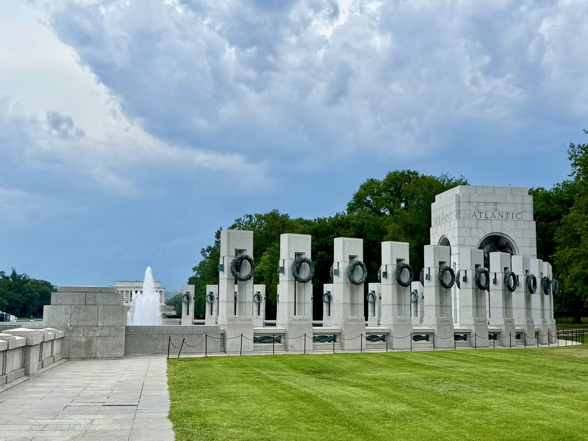 FloridaTechPrez's tweet photo. Last week, we had a moment of reflection and respect @WWIIMemorial. This Memorial Day, @FloridaTech honors the brave men and women who gave their lives in service to our country. No sacrifice is greater, and their service will never be forgotten. 🇺🇸 https://t.co/9bBRPdQUDK