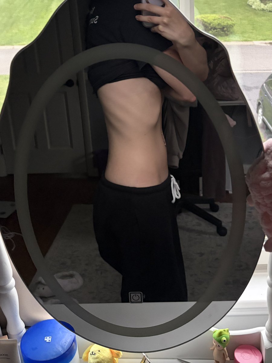 lily ☽༊ tweet media