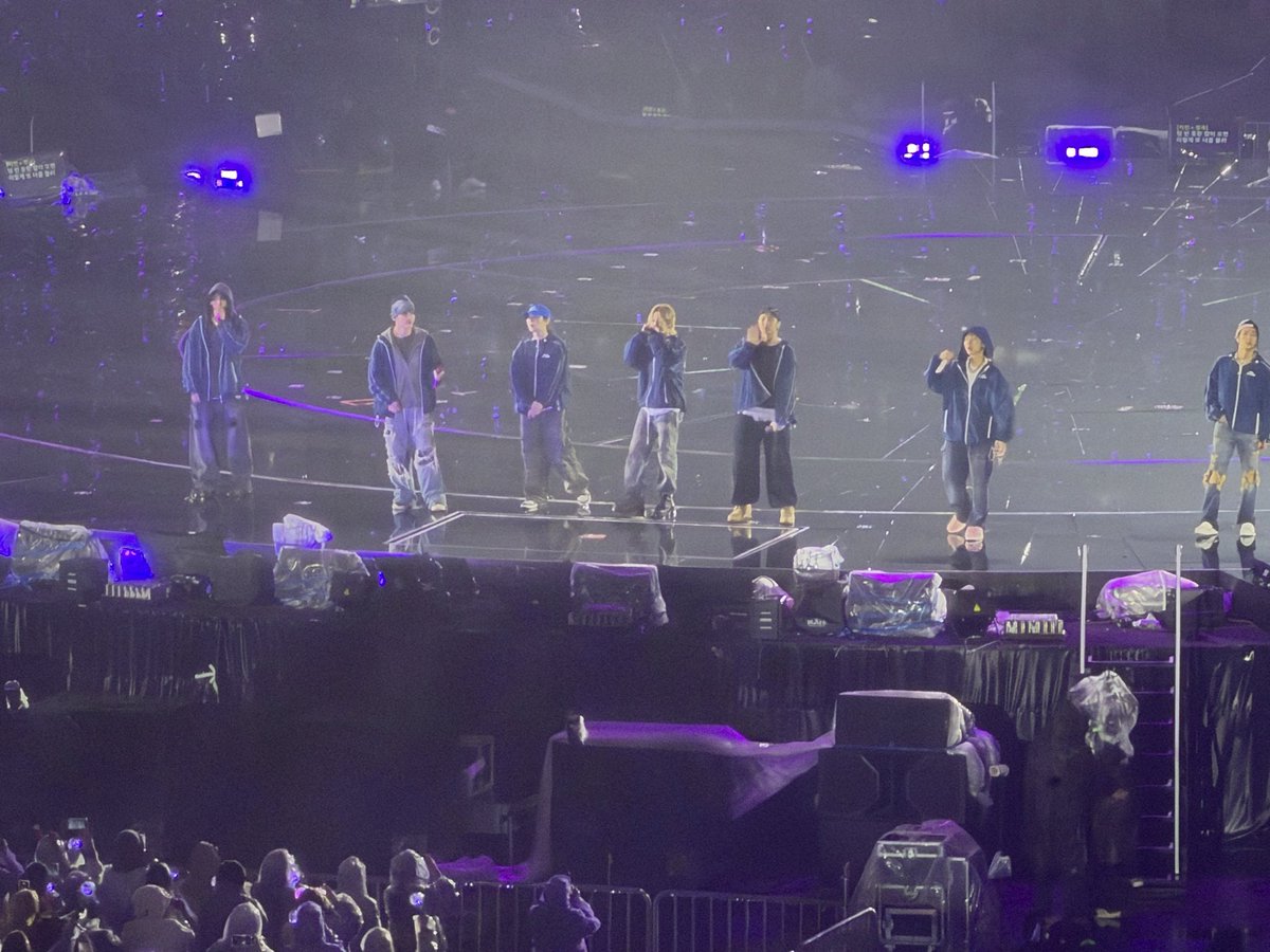 roastbeefyyy's tweet photo. BTS WORLD TOUR ARIRANG GOYANG DAY 1 #thankcoup! https://t.co/aPZ4wB1KIt