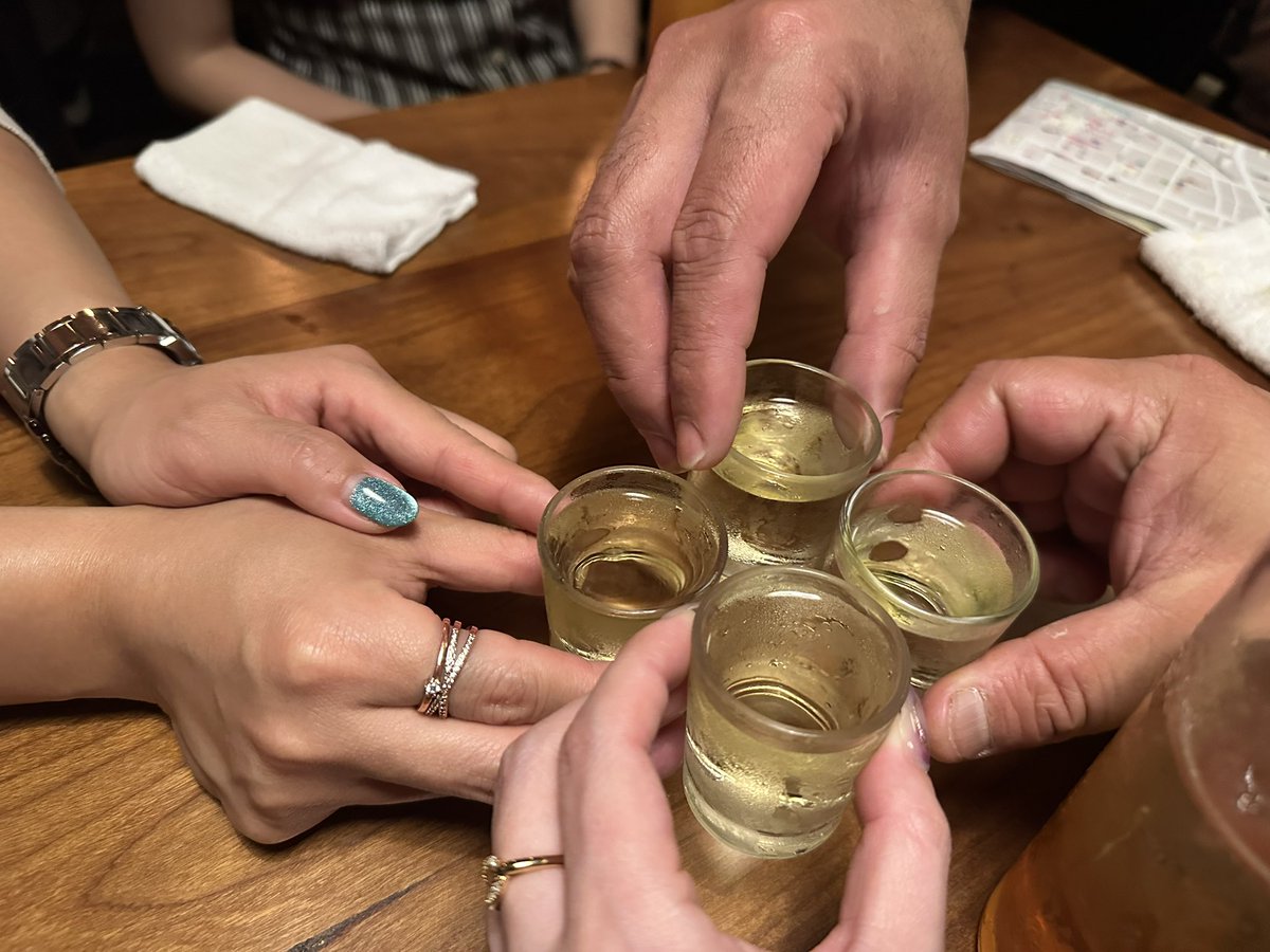 apea27's tweet photo. くれバルに関係ないお店も含めて10軒はしごした🍶´-
相変わらず呑んだくれてるけど私は元気です☺️ https://t.co/vmegFW01Sb