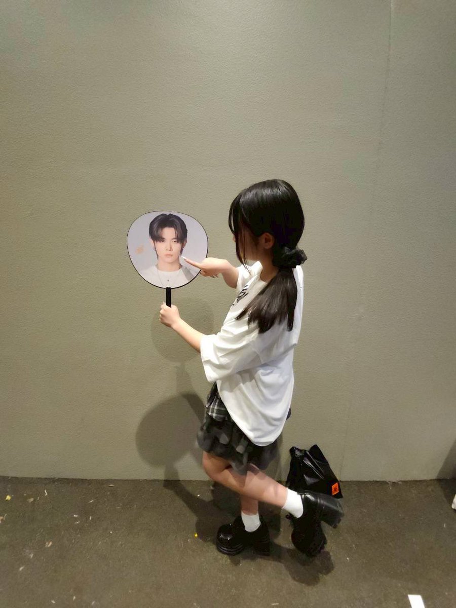 txt____17's tweet photo. 念願のモアコン🥹久しぶりのトゥバ㌠と会えてめっちゃ嬉しかったしまさかのアプグレ最前とれてヨンジュンから確定ファンサ貰えてスギュも客降りきてくれてハイタ出来たの嬉しすぎた🥲🩷 https://t.co/XoCzvZh5EA