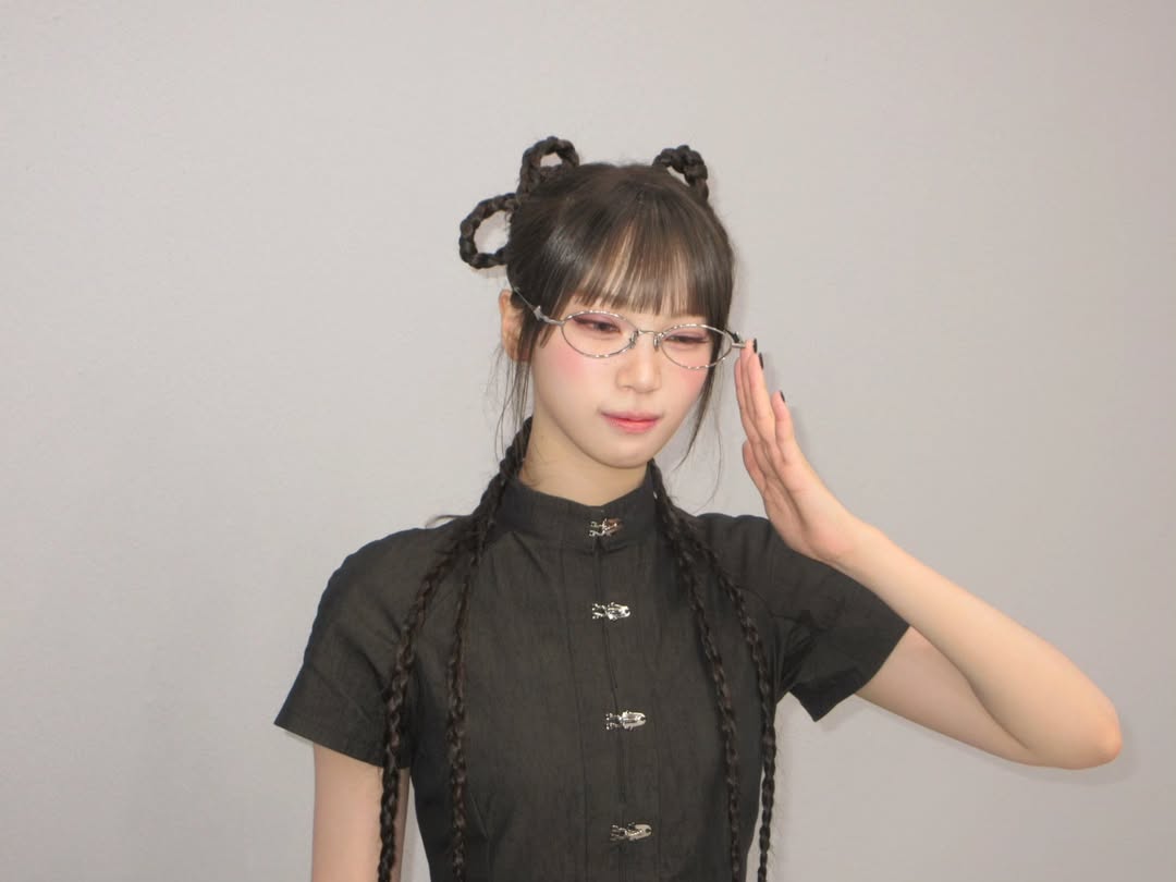 hourly chaewon ☆ tweet media
