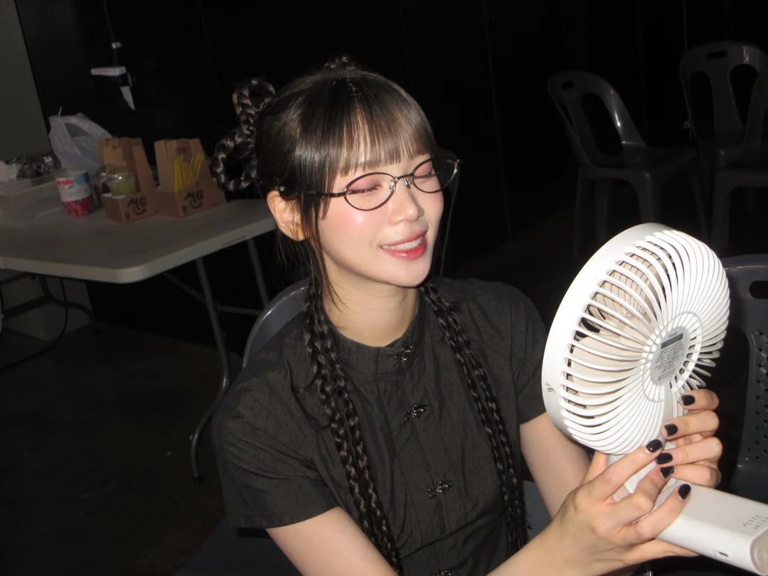 hourly chaewon ☆ tweet media