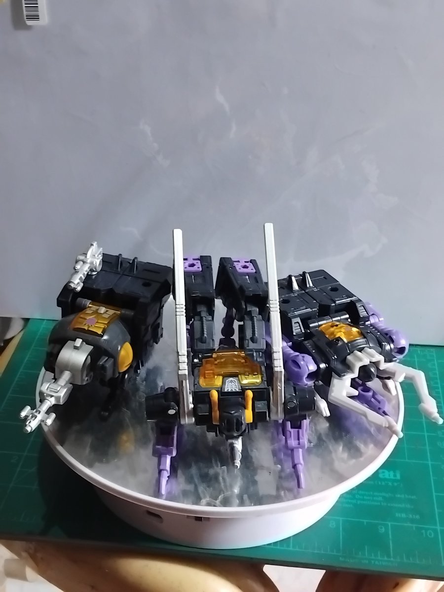 sonicdrift24's tweet photo. #insecticons #bombshell #kickback #sharpnel https://t.co/IWJtHLbodN