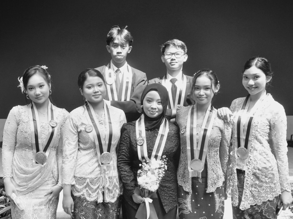 secangzz's tweet photo. ipez gradudu 🤏🏽 https://t.co/UMHY2g3IAk