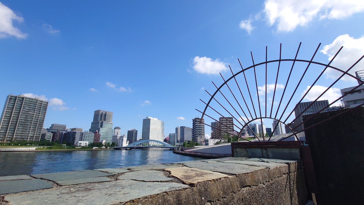 matsudaiko's tweet photo. おはようございます。
今朝の深川は晴れ。
皐月最後の一週間は、穏やかな青空でスタート。
こんなに爽やかな週明けは久しぶりですね♪
またまた熱くなりそうな一週間でも、今年の深川は本祭イヤー♪
さぁ、今週もしっかり楽しみますかっｗ
#深川
#午年の皐月二十五日
#暦では小満 https://t.co/glNDuLTigj
