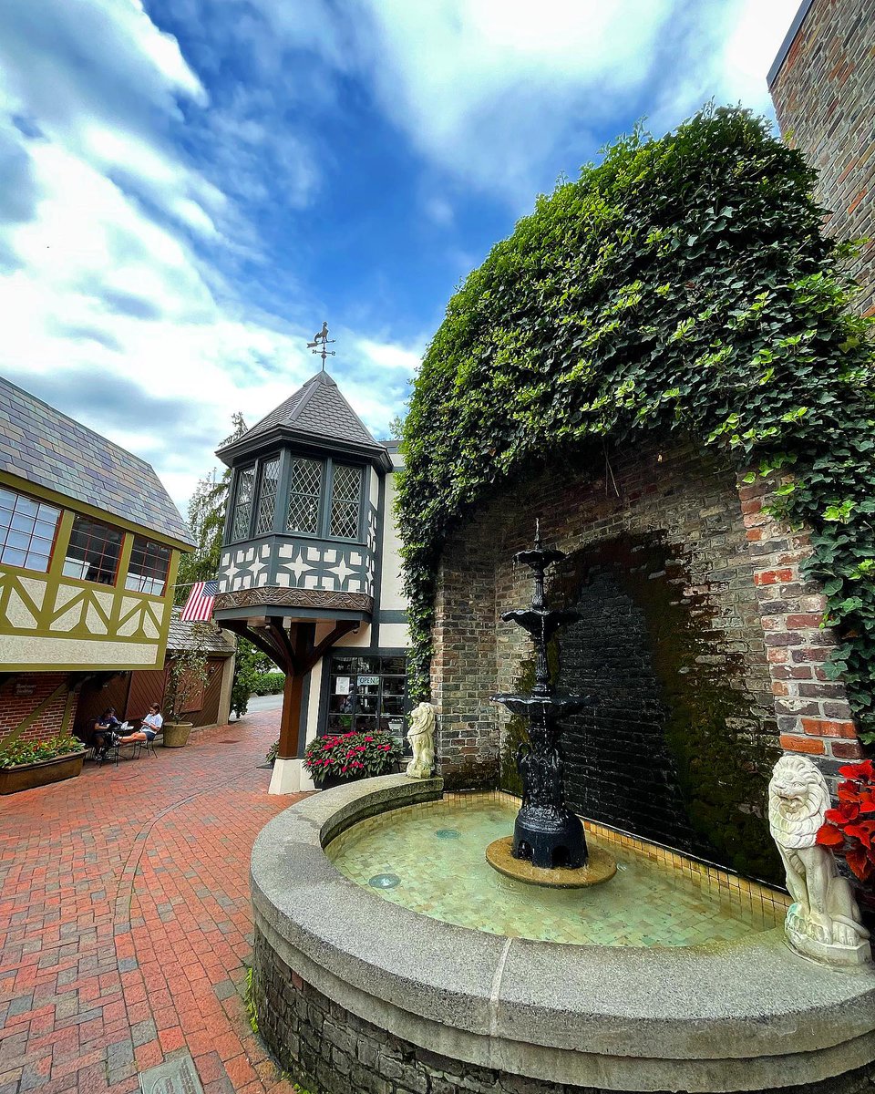 TNVacation's tweet photo. Find a slice of Europe in the Smokies this summer at The Village with cobblestones, shops, cafes, and mountain air.

📍The Village, Gatlinburg
📸 romihiromixx; simplytouringdollywood https://t.co/qOEsl6oTMG
