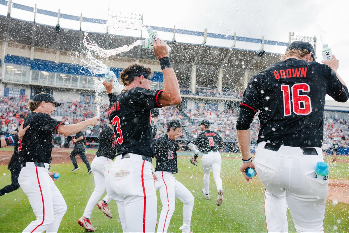 SEC's tweet photo. BEWARE OF SPLASH ZONE ⚠️

@BaseballUGA x #SECTourney https://t.co/M4YQK0Sy5E