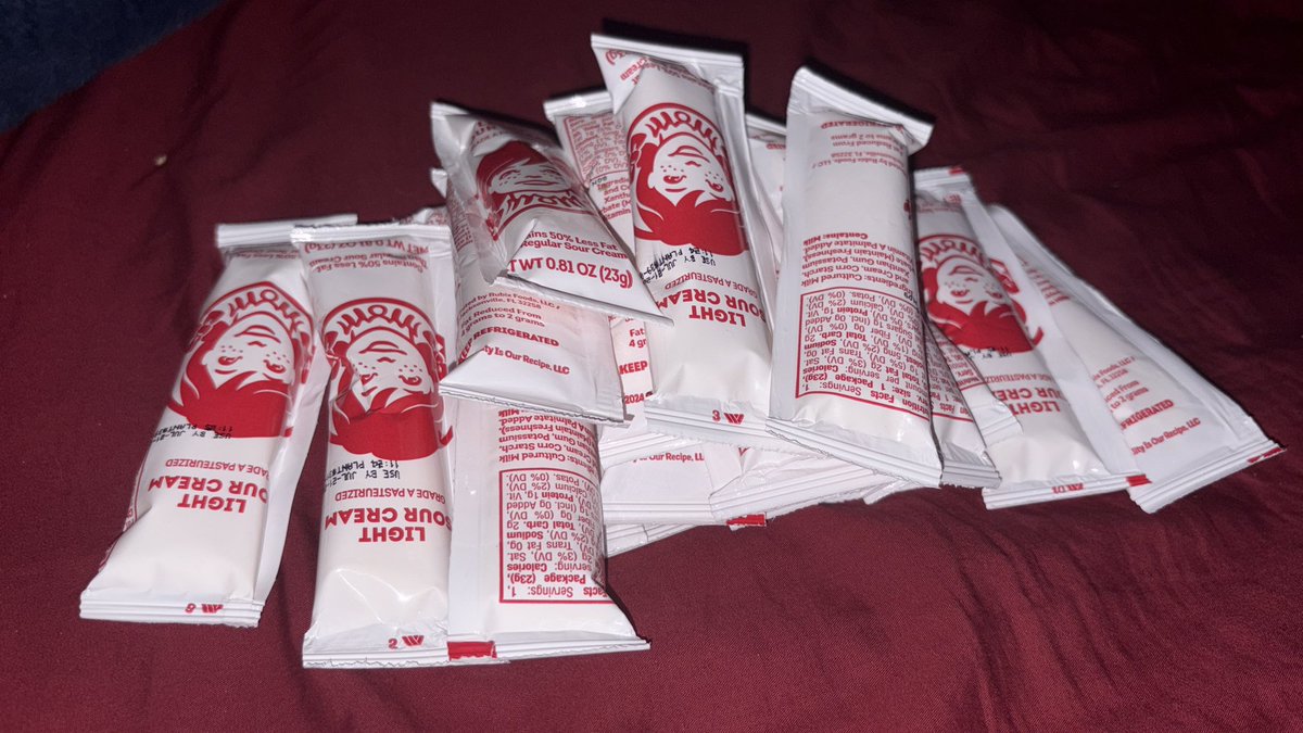 warlordlean96's tweet photo. is this too much sour cream Lmk https://t.co/jaTScJC8Wp