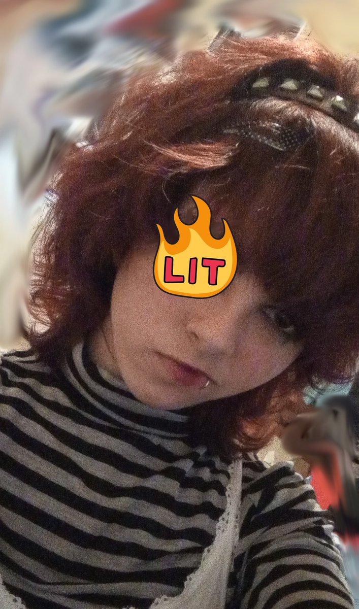 Sapphic Ryan Ross tweet media