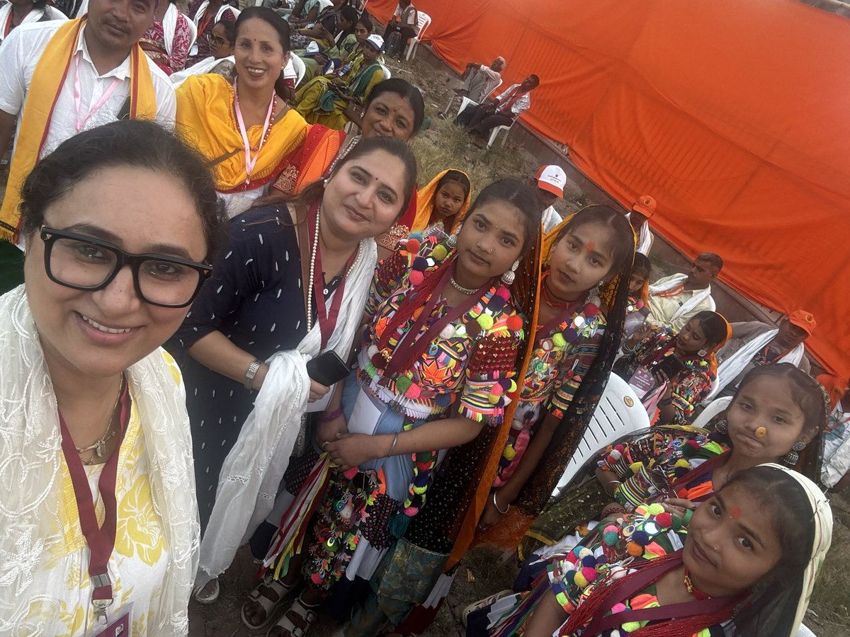 activistPreeti's tweet photo. देश के विभिन्न राज्यों से आए जनजातीय सदस्यों ने अपनी समृद्ध संस्कृति, परंपराओं एवं लोक विरासत का अद्भुत परिचय प्रस्तुत किया, जिसने ‘एक भारत, श्रेष्ठ भारत’ की भावना को और सशक्त किया।
इस अवसर पर माननीय गृहमंत्री श्री @AmitShah जी का प्रेरणादायी संबोधन भी प्राप्त हुआ।

#BirsaMunda https://t.co/tL7no8G1CB