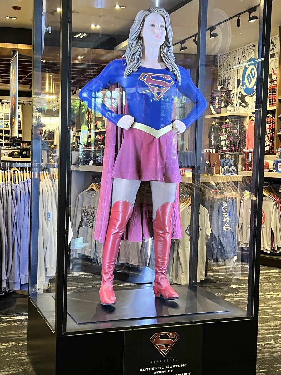 Phoenix☄️supergirl summer☄️ tweet media