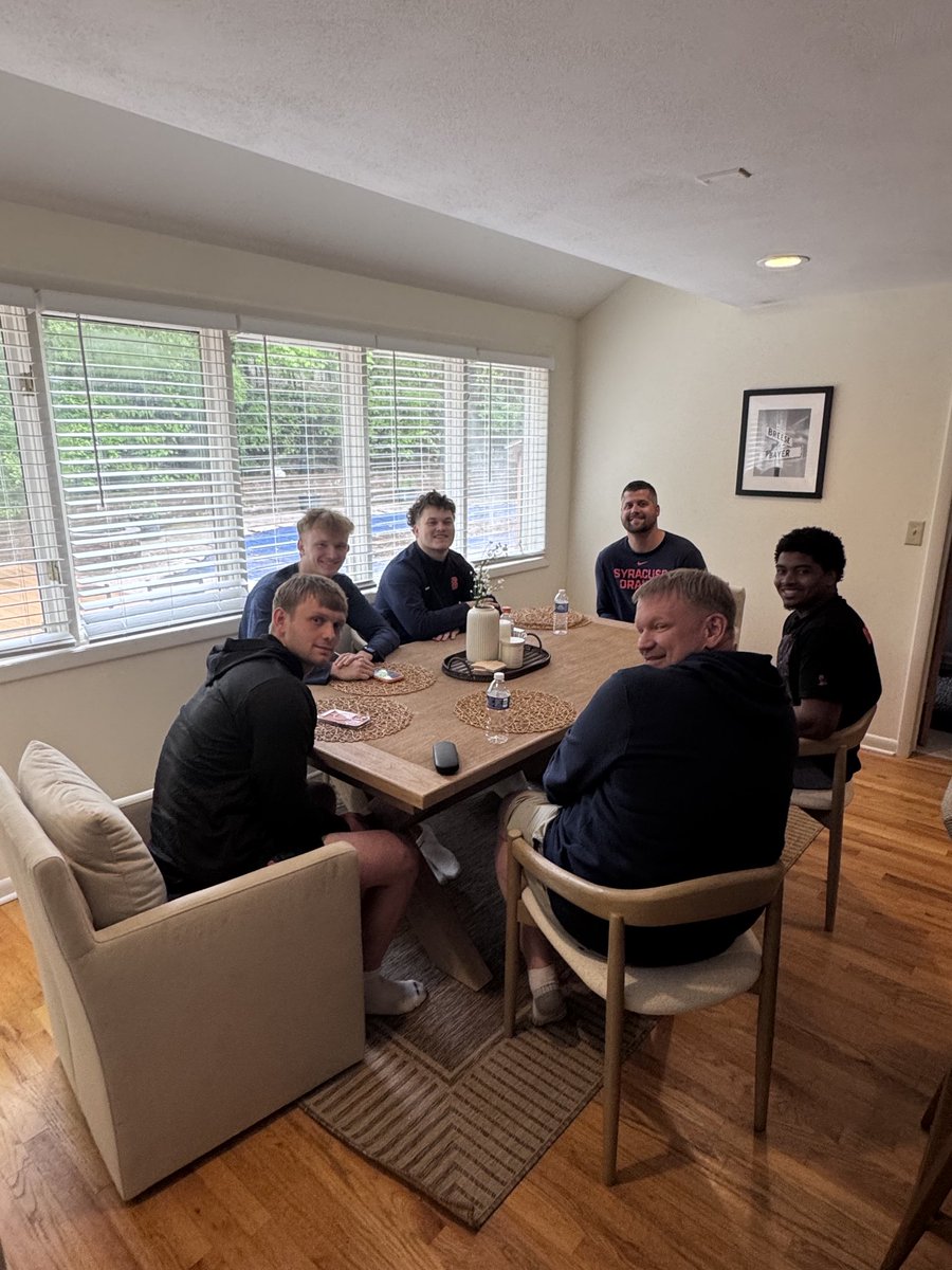 CoachBayer_'s tweet photo. Great to have a few of the guys over before we get started for the summer! Time to get back to work!! #DART #CCT https://t.co/oDkLQoxfB3