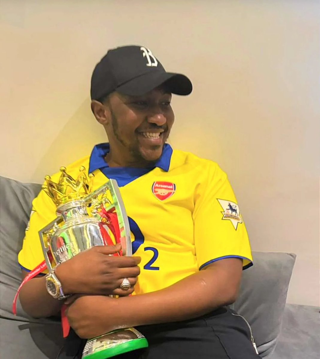 Sir_Kb's tweet photo. Smiling after 22years - Congratulations @BashirSZuntu  it’s time for you to stop jumping from Madrid to leads United! 
You’ve  written 15 heartbreaking letters to Arséne and burnt 15 jerseys! 

 22Years Ago.                    Today! https://t.co/kdS1WdewyY