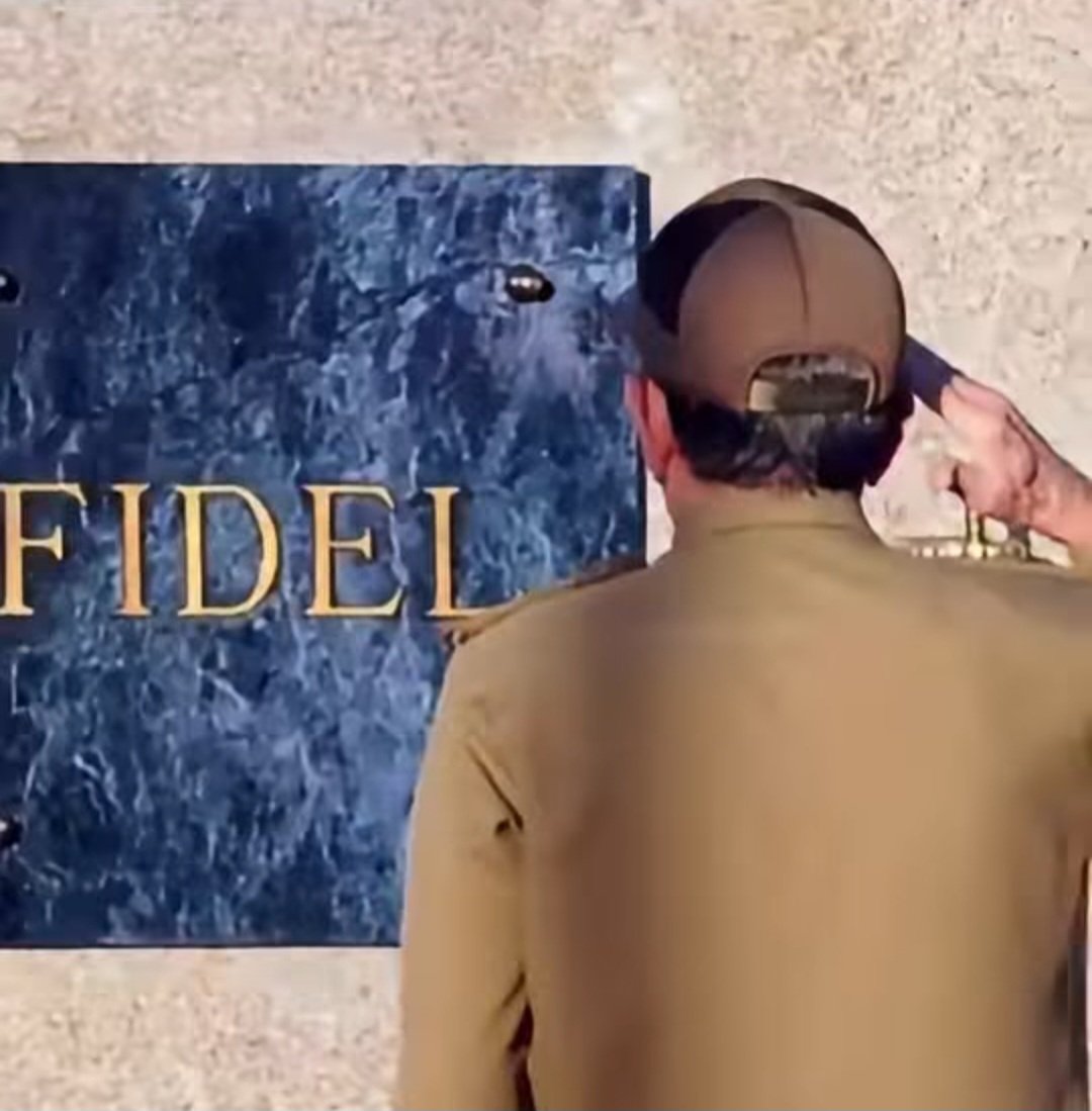 JHGcasanova's tweet photo. #RaúlEsRaúl: "La permanente enseñanza de Fidel es que sí se puede (...) Ese es el Fidel invicto que nos convoca con su ejemplo y con la demostración de que ¡sí se pudo, sí se puede y sí se podrá!" 
#LatiendoConFidel @DiazCanelB @DrRobertoMOjeda @AlfreMene37409 https://t.co/OSbrEelXJ4