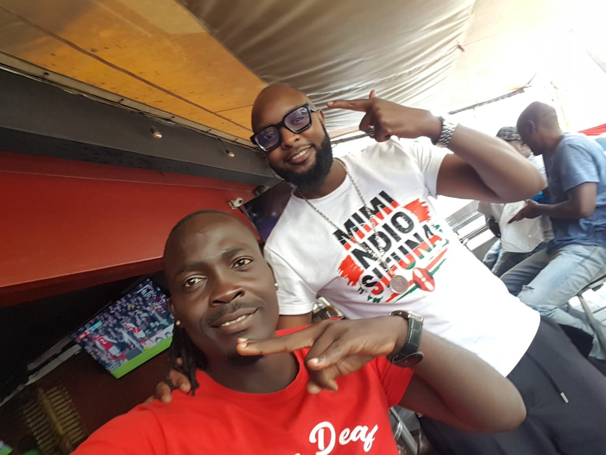 KingDeafRapper's tweet photo. This man is a former diehard Raila I asked him why wear for Sifuna @edwinsifuna? He told me that he is a very honest service for ODM it's reason he supports. I told him give time Ruto, to fix the economy he laughed!! https://t.co/lPXnsTDSWY