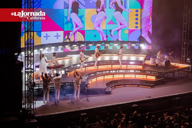 LaJornadaBC's tweet photo. 🧑‍🎤 Ante miles de espectadores en la Plaza Monumental, @boseofficial ofreció un recital de más de dos horas en las que interpretó éxitos como  “Si Tú No Vuelves”, “Olvídame Tú” y “Morena Mía”.

📸 Josué Díaz / Border Zoom

#LaJornadaBC  
#BajaCalifornia   
#Tijuana  
#NoticiasDeTijuana