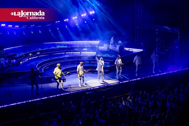 LaJornadaBC's tweet photo. 🧑‍🎤 Ante miles de espectadores en la Plaza Monumental, @boseofficial ofreció un recital de más de dos horas en las que interpretó éxitos como  “Si Tú No Vuelves”, “Olvídame Tú” y “Morena Mía”.

📸 Josué Díaz / Border Zoom

#LaJornadaBC  
#BajaCalifornia   
#Tijuana  
#NoticiasDeTijuana