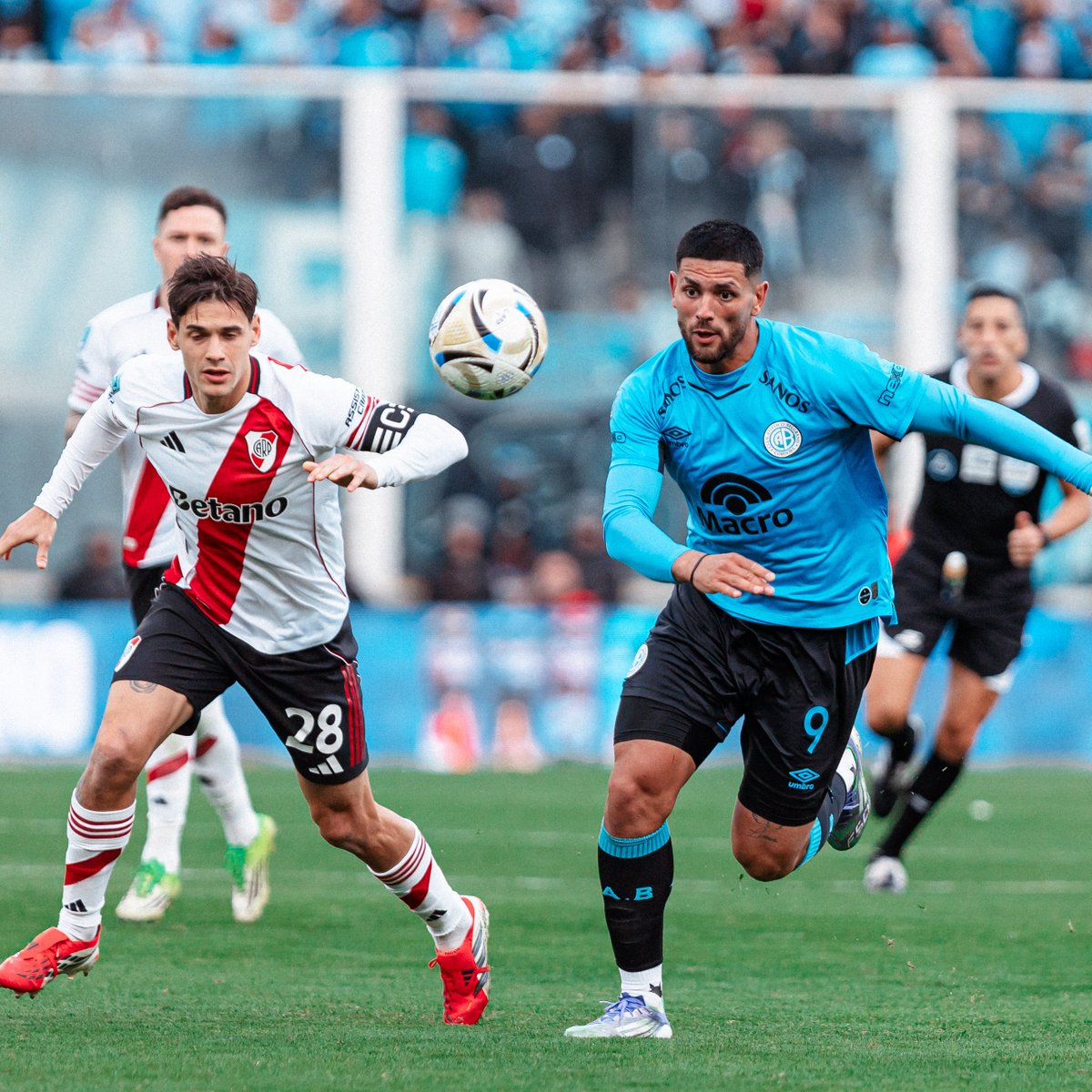 Belgrano's tweet photo. ⏱  23' ST | #VamosLaB 🏴‍☠️

➡️ #BELGRANO 1-2 RIVER

⚽ #TorneoMercadoLibre
📺 Seguilo en vivo por ESPN Premium y TNT Sports
Suscribite al 🔗https://t.co/qAmiCNBBrh https://t.co/EBU1RWnglB