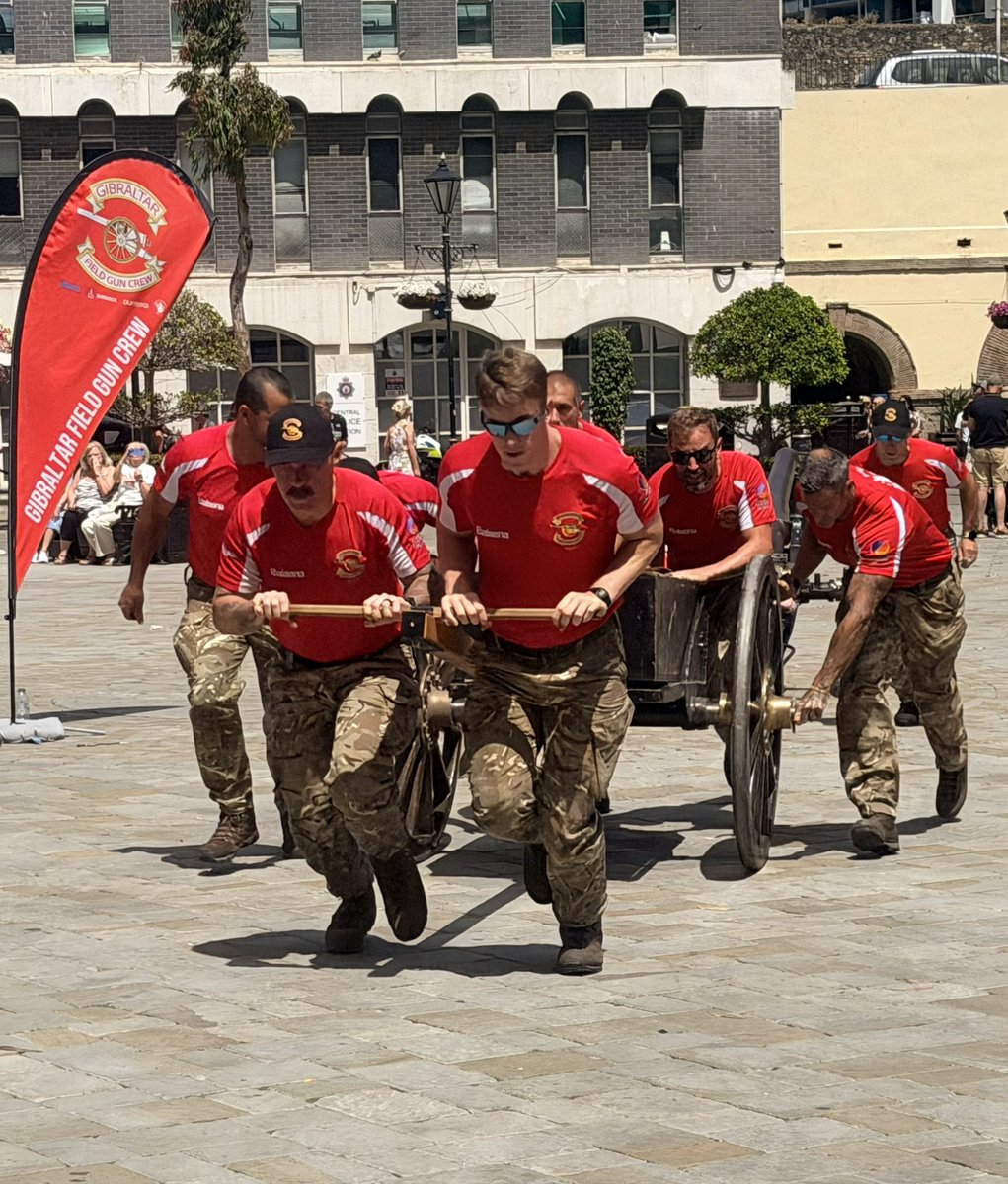 Lt_MarkGower's tweet photo. British Forces Gibraltar Field Gun Crew were in Casemates today raising funds for @RNRMC. Without their support we coukdnt keep this Royal Navy tradition alive. That’s what Field Gun is all about – teamwork!
#FieldGun #RNRMC #Gibraltar #RoyalNavy #Community https://t.co/xzplk09PTR