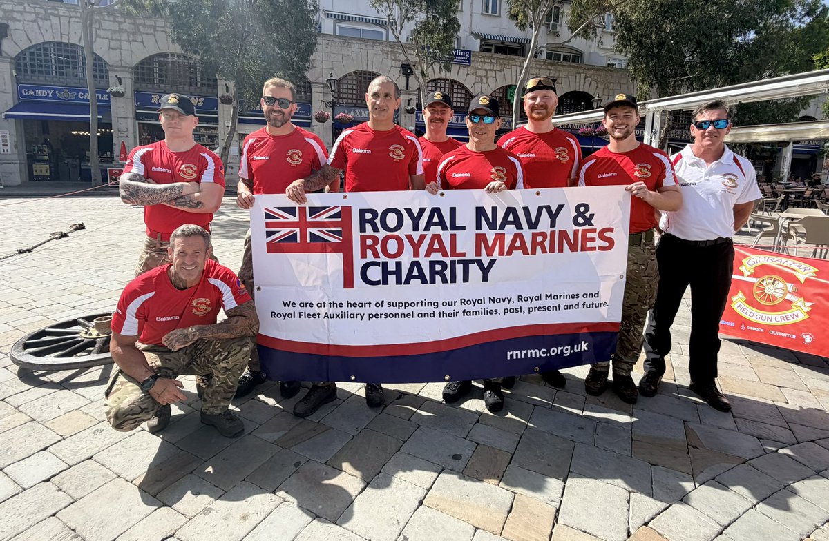 Lt_MarkGower's tweet photo. British Forces Gibraltar Field Gun Crew were in Casemates today raising funds for @RNRMC. Without their support we coukdnt keep this Royal Navy tradition alive. That’s what Field Gun is all about – teamwork!
#FieldGun #RNRMC #Gibraltar #RoyalNavy #Community https://t.co/xzplk09PTR