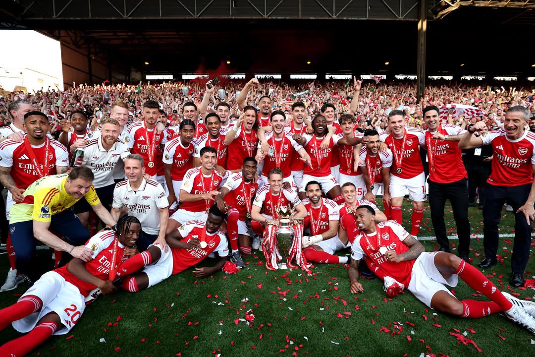 derradjihafid's tweet photo. وأخيراً… عاد المجد إلى شمال لندن 🔴🏆
عاد أرسنال إلى عرش الدوري الإنجليزي الممتاز بعد انتظار دام 22 سنة كاملة، ليكتب فريق ميكيل أرتيتا موسماً تاريخياً بكل معنى الكلمة.
هذا اللقب لم يكن مجرد تتويج عادي، بل كان ثمرة مشروع طويل امتزج فيه الصبر بالجهد بعد سنوات من الاقتراب والسقوط في الأمتار الأخيرة.
من ساكا إلى أوديغارد، ومن رايس إلى ساليبا… جيلٌ أعاد للجماهير ذكريات “الغانرز” الكبار، وأنهى هيمنة استمرت طويلاً. 
مبروك لعشاق أرسنال…
انتهى زمن “قريبون من اللقب”، وبدأ زمن “الأبطال”. 🔥