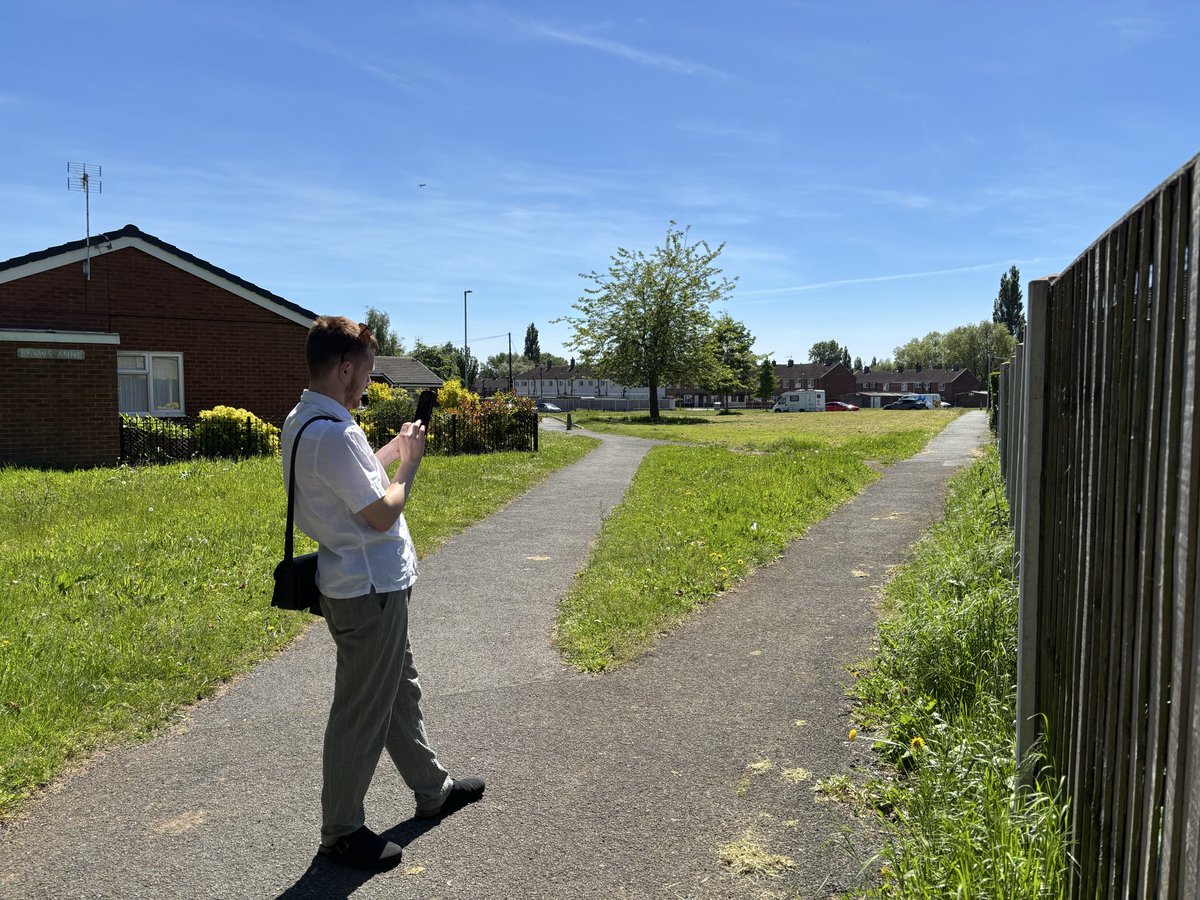 DanaRuabon's tweet photo. Fabulous (&amp; sweltering!) day talking to residents in #Queensway @wrexham with our brilliant and local ‘Caia born &amp; bred’ by-election candidate @cllrmorganp 
🙏 for taking the time to chat with us and all your kind offers of cold drinks 😰 

@WelshLabour @WRX_Labour https://t.co/CjEWAEtPNo