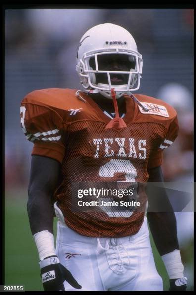 Trace_Lamar's tweet photo. Was able to get some work in with UT/LBJ football alumni Shon Mitchell this morning. 1% better each day🙏�� #itsjustwork

@TexasRecruiting @Coach_Fenner6 @CoachWEFritz @TexasLonghorns https://t.co/8btnlXTPpl