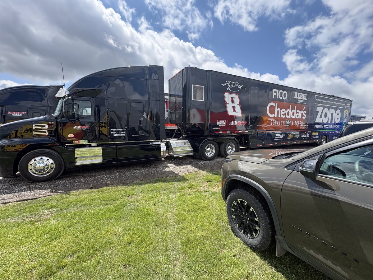 MattisonEvan's tweet photo. Parked Friday 5/8 @WGI where it felt right. Made for a great pic of our @TeamChevy Traverse Z71 but even more special we parked next to KB’s hauler. Rest easy champ❤️🥲 #KFB https://t.co/13Qa8ktJ5I