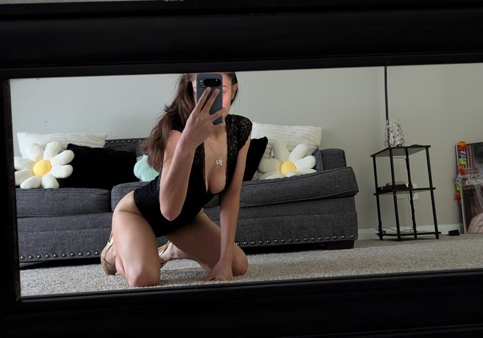 SweetGirl281510's tweet photo. New here. In need of some more support 🩶 https://t.co/uzA6b9BDTo
