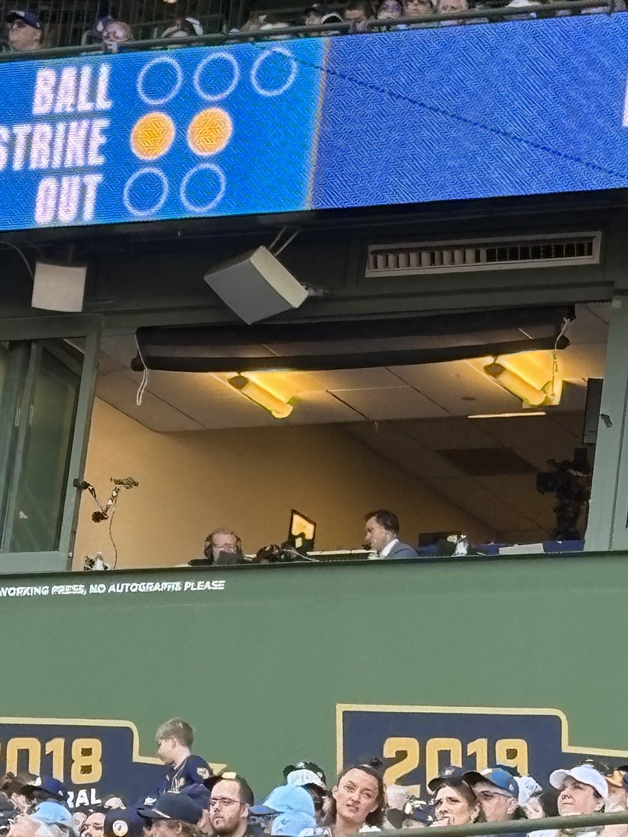 Beetohastits's tweet photo. Visiting from LA just to see the GOAT @Joe_Davis https://t.co/TTH85G36oe