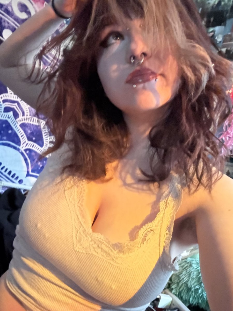 kittygirlf45513's tweet photo. hiii :3 buyers hmu! 
#nsfw #nsfwtwt https://t.co/2NrMTMQO7S